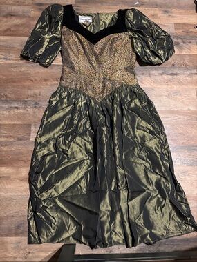 Vintage-Inspired Olive Green Paisley Midi Dress